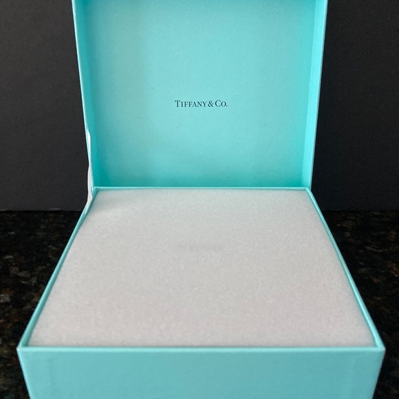TIFFANY & CO. Four Scented Soaps/3.5 oz. Each/NEW IN ORIGINAL BLUE BOX & RIBBON! - Picture 4 of 6